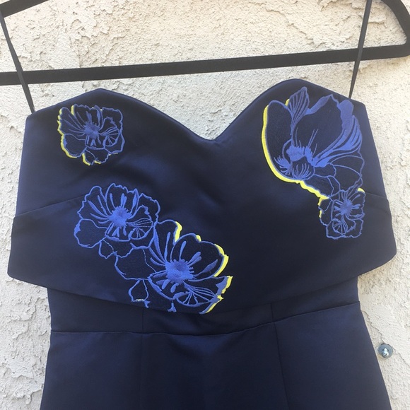 Asymmetrical evening gown - Picture 5 of 8